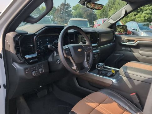 Used 2023 Chevrolet Silverado 1500 High Country w/ High Country Premium Package AWD/4WD image 22
