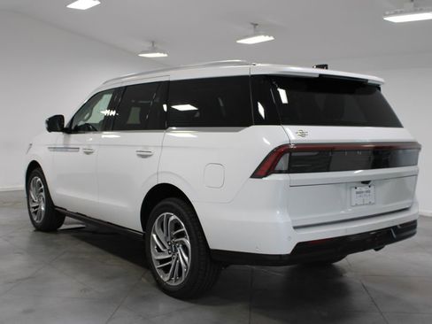New 2025 Lincoln Navigator Reserve image 8