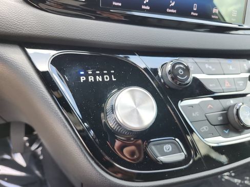 Used 2025 Chrysler Pacifica Select FWD image 29