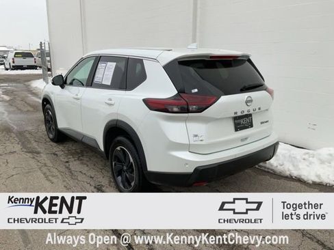 Used 2024 Nissan Rogue SV image 31