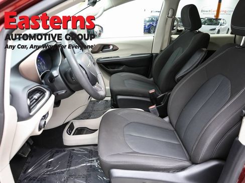 Used 2023 Chrysler Voyager LX FWD image 14