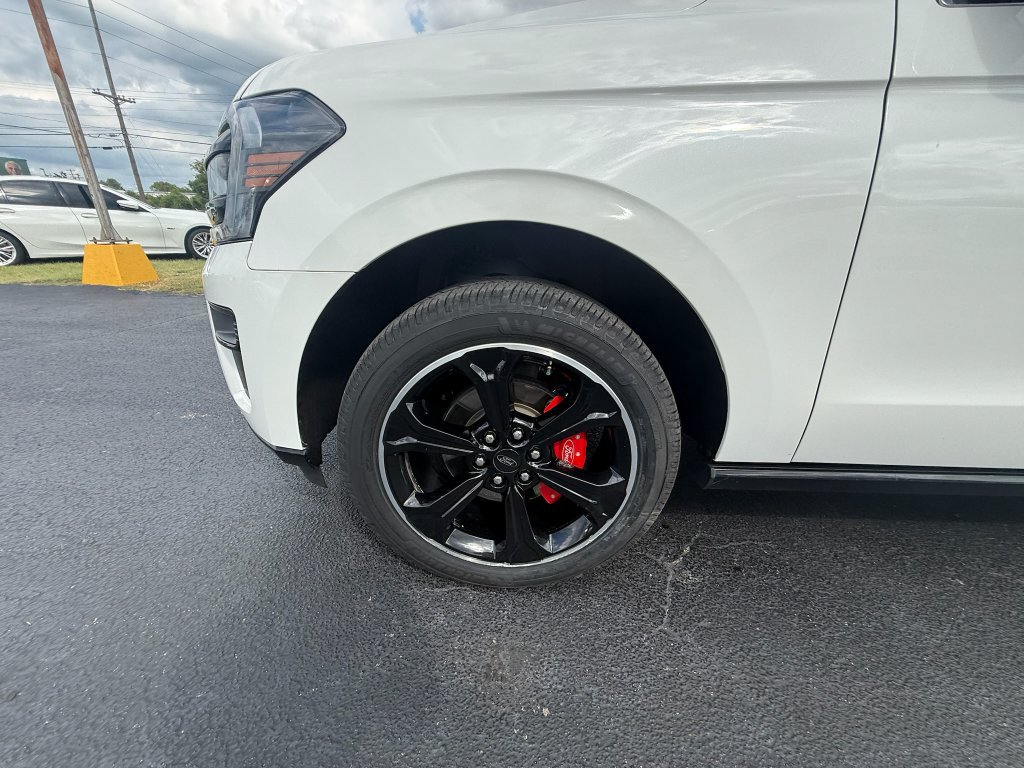 Used 2022 Ford Expedition Limited RWD image 10