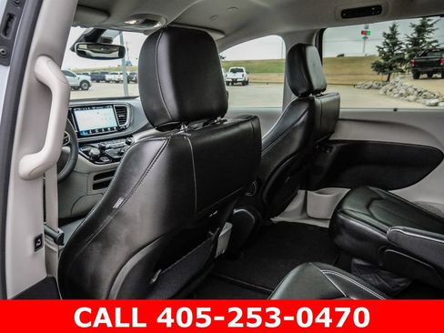 Used 2024 Chrysler Pacifica Touring-L AWD/4WD image 77
