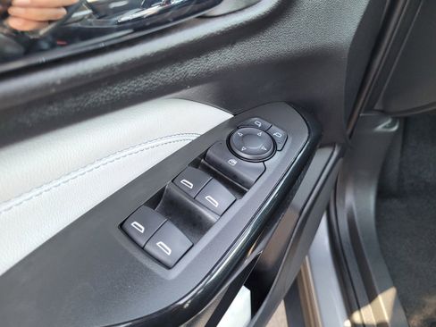 Used 2025 Chevrolet Trax LT w/ LT Convenience Package FWD image 26