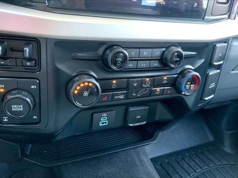 Used 2023 Ford F250 XLT w/ XLT Premium Package AWD/4WD image 32