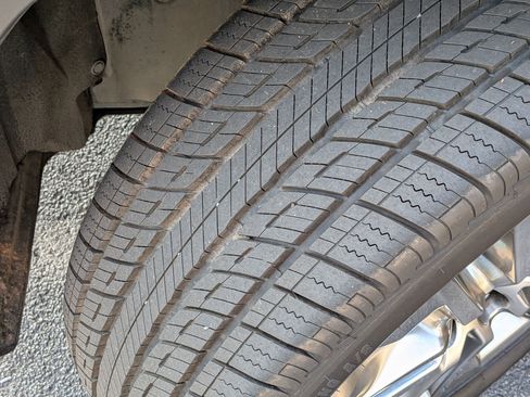 Used 2020 Toyota RAV4 XLE Premium image 12