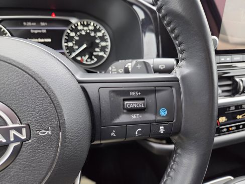 Used 2024 Nissan Pathfinder SV image 30