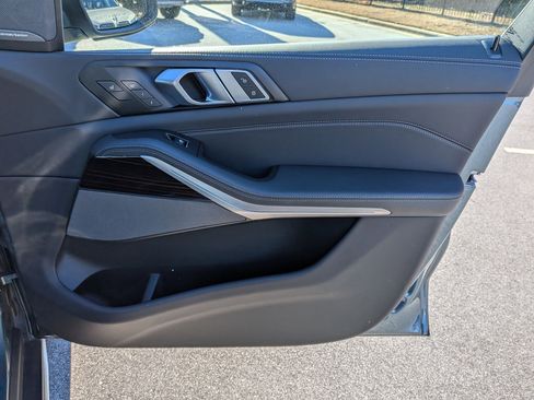 Used 2025 BMW X5 xDrive40i w/ Climate Comfort Package image 36