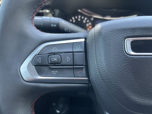 Used 2025 Jeep Compass Trailhawk AWD/4WD image 18