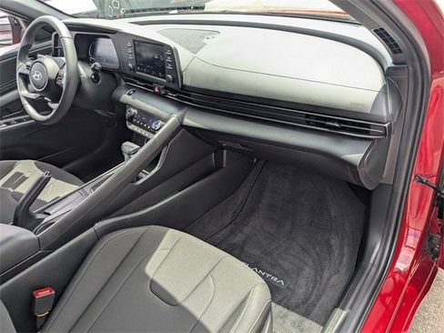 Used 2025 Hyundai Elantra Sport image 34