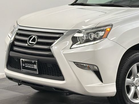 Used 2019 Lexus GX 460 AWD/4WD image 2