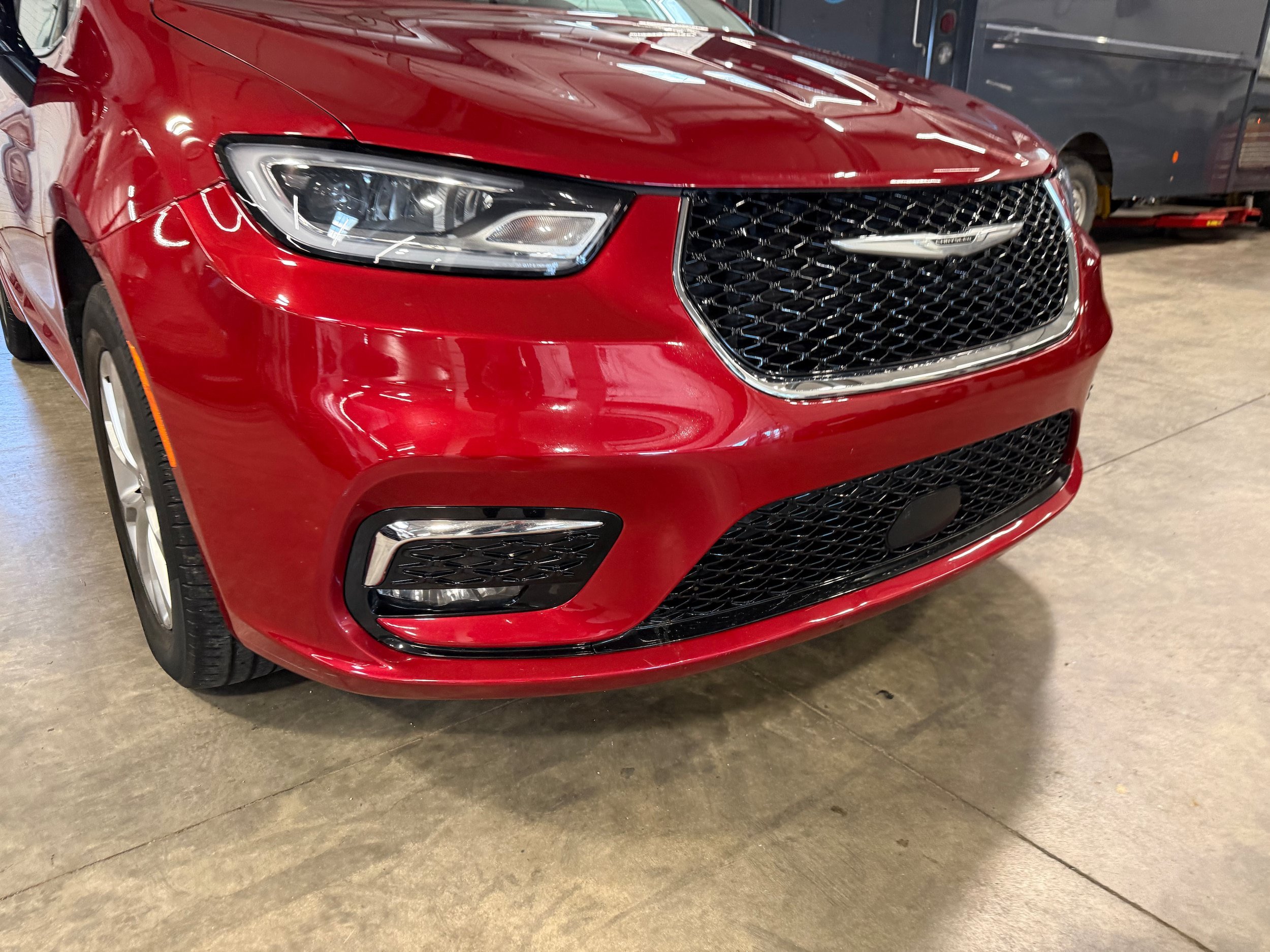 Certified 2024 Chrysler Pacifica Touring-L AWD/4WD image 2