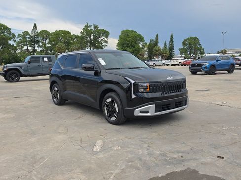New 2027 Kia Seltos LX FWD image 2
