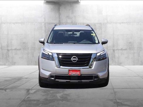 Used 2025 Nissan Pathfinder SV AWD/4WD image 4