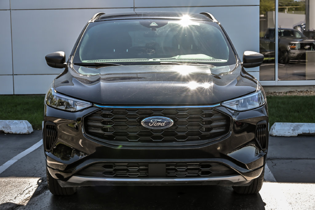 Certified 2024 Ford Escape ST-Line w/ Tech Pack #1 AWD/4WD image 4