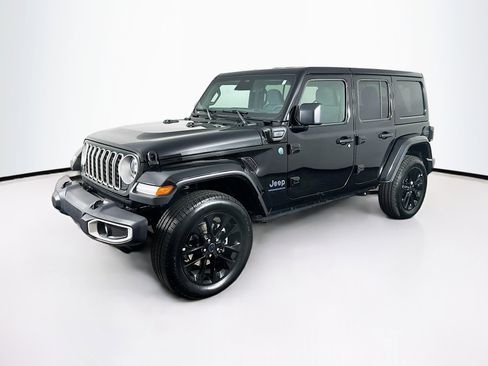 Used 2025 Jeep Wrangler Unlimited Sahara w/ Safety Group AWD/4WD image 3