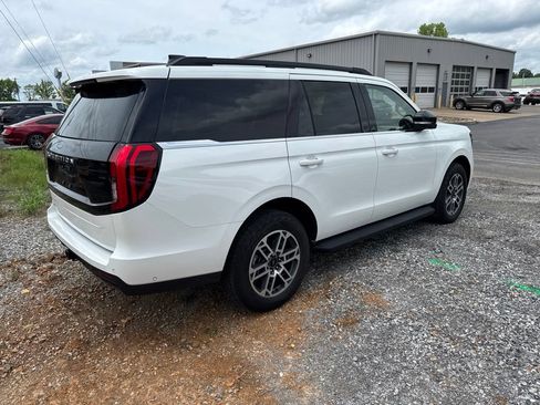 Used 2025 Ford Expedition Active AWD/4WD image 3