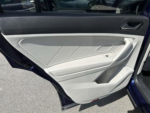 Certified 2022 Volkswagen Tiguan SE image 21