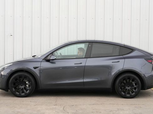 Used 2021 Tesla Model Y Long Range image 49
