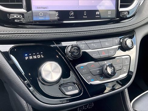 New 2025 Chrysler Pacifica Premium FWD image 19