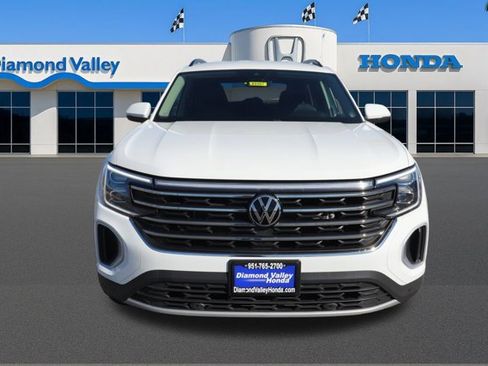 Used 2024 Volkswagen Atlas SE image 2