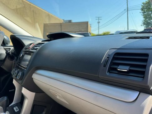 Used 2014 Subaru Forester 2.5i Touring AWD/4WD image 27