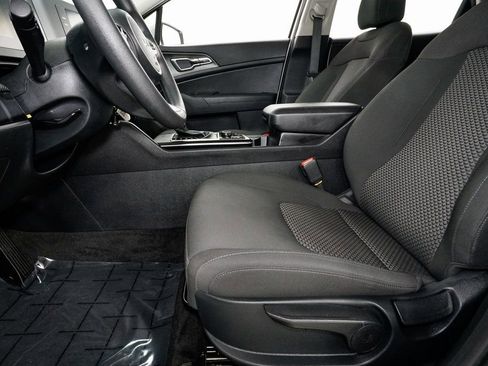 Certified 2024 Kia Sportage LX image 9