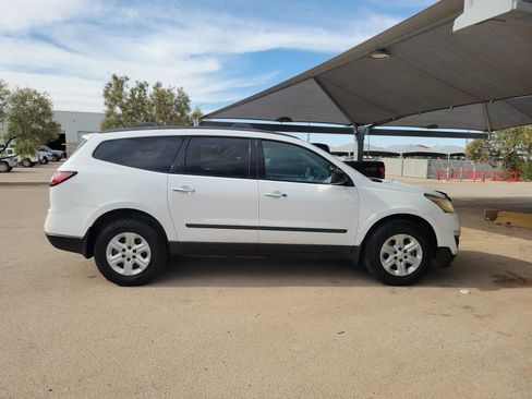 Used 2017 Chevrolet Traverse LS FWD image 9
