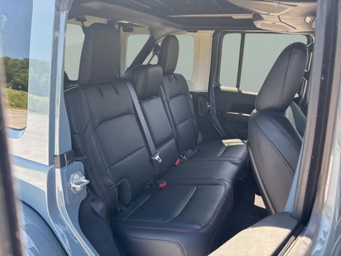Used 2024 Jeep Wrangler Unlimited Rubicon image 32