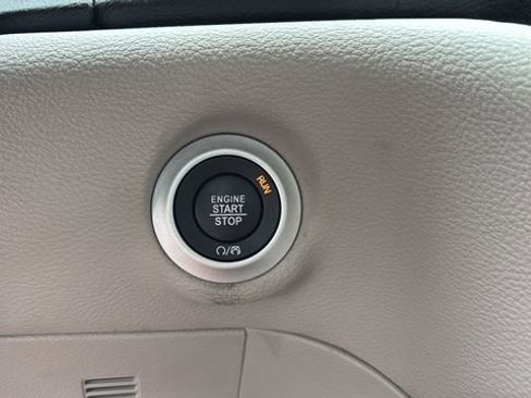 Used 2023 Chrysler Pacifica Limited image 26