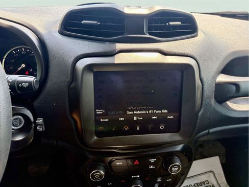 Used 2023 Jeep Renegade Latitude AWD/4WD image 16