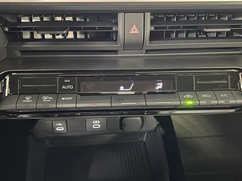 New 2026 Toyota Prius LE FWD image 30