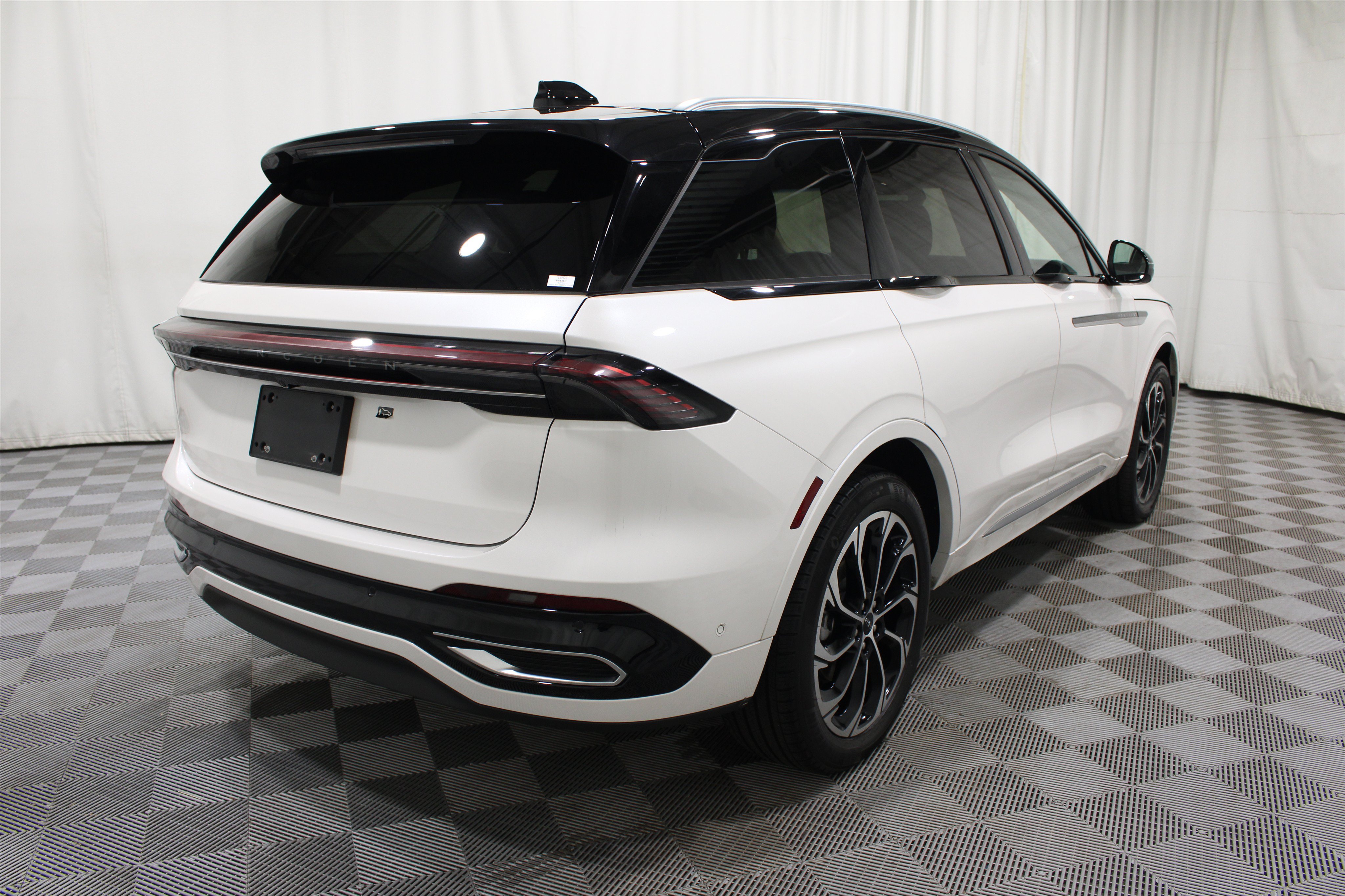 Used 2024 Lincoln Nautilus Reserve AWD/4WD image 31