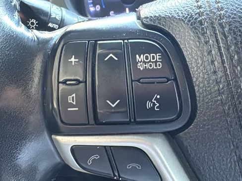 Used 2018 Toyota Highlander Plus w/ Carpet Mat Package (TMS) FWD image 12