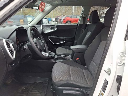 Used 2023 Kia Soul LX image 13
