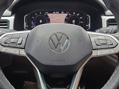 Used 2022 Volkswagen Atlas SEL Premium AWD/4WD image 32
