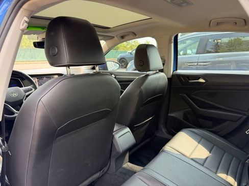 Used 2024 Volkswagen Jetta SE FWD image 31