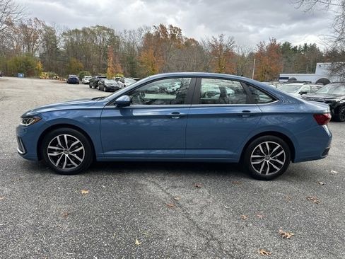 Used 2025 Volkswagen Jetta SE image 9