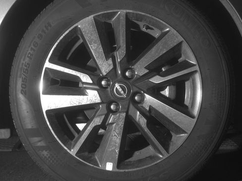 Used 2025 Nissan Versa SV image 13