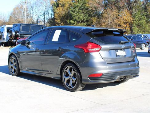 Used 2018 Ford Focus ST image 5
