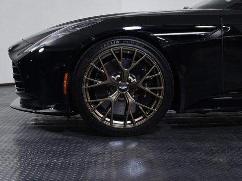 Used 2024 Aston Martin DB12 Coupe image 27