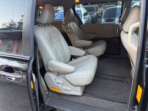 Used 2013 Toyota Sienna Limited image 14