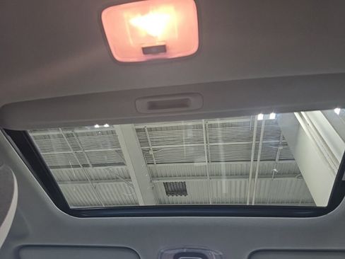 Used 2022 Hyundai Elantra Limited image 18