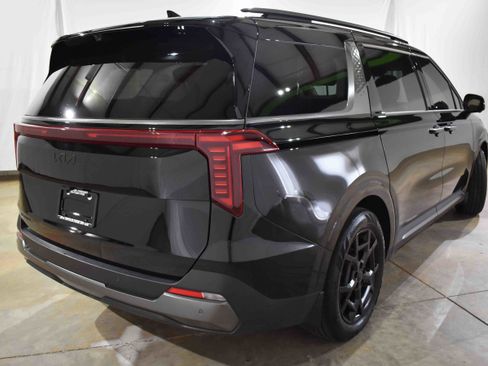 Used 2025 Kia Carnival SX Prestige image 9