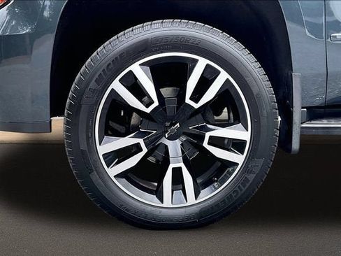 Used 2020 Chevrolet Suburban Premier AWD/4WD image 8