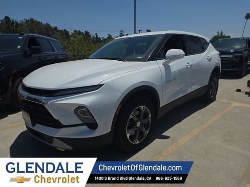 Used 2025 Chevrolet Blazer LT AWD/4WD image 3