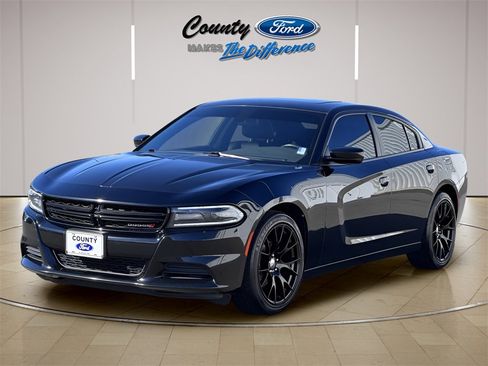 Used 2021 Dodge Charger SXT w/ Leather Interior Group image 2