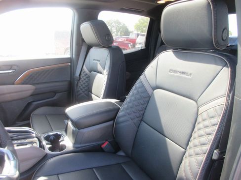New 2026 GMC Canyon Denali image 13