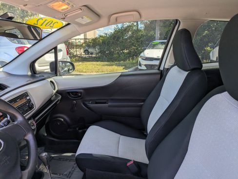 Used 2012 Toyota Yaris L image 17