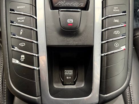 Used 2018 Porsche Macan GTS image 37